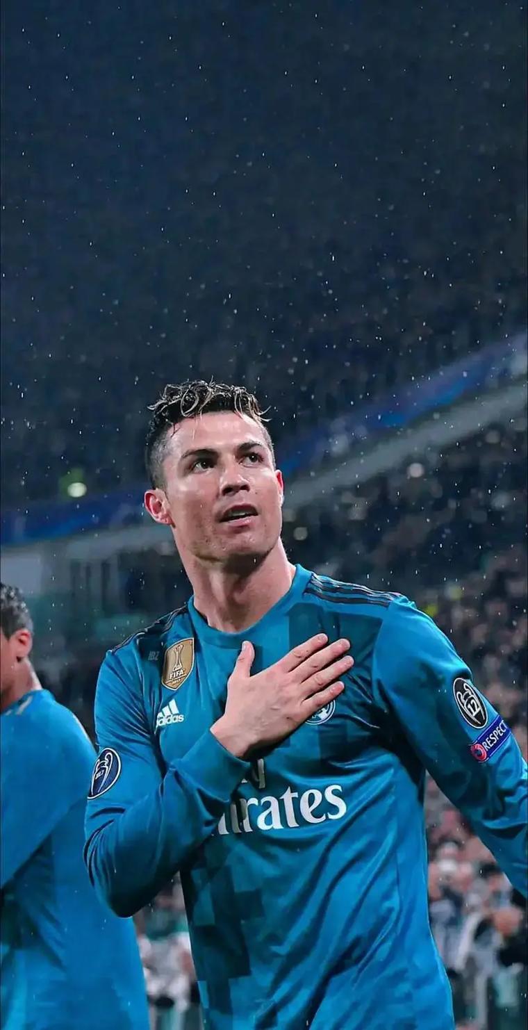 维拉客场4-3逆转布莱顿，终结其英超主场不败纪录，升至第三名。